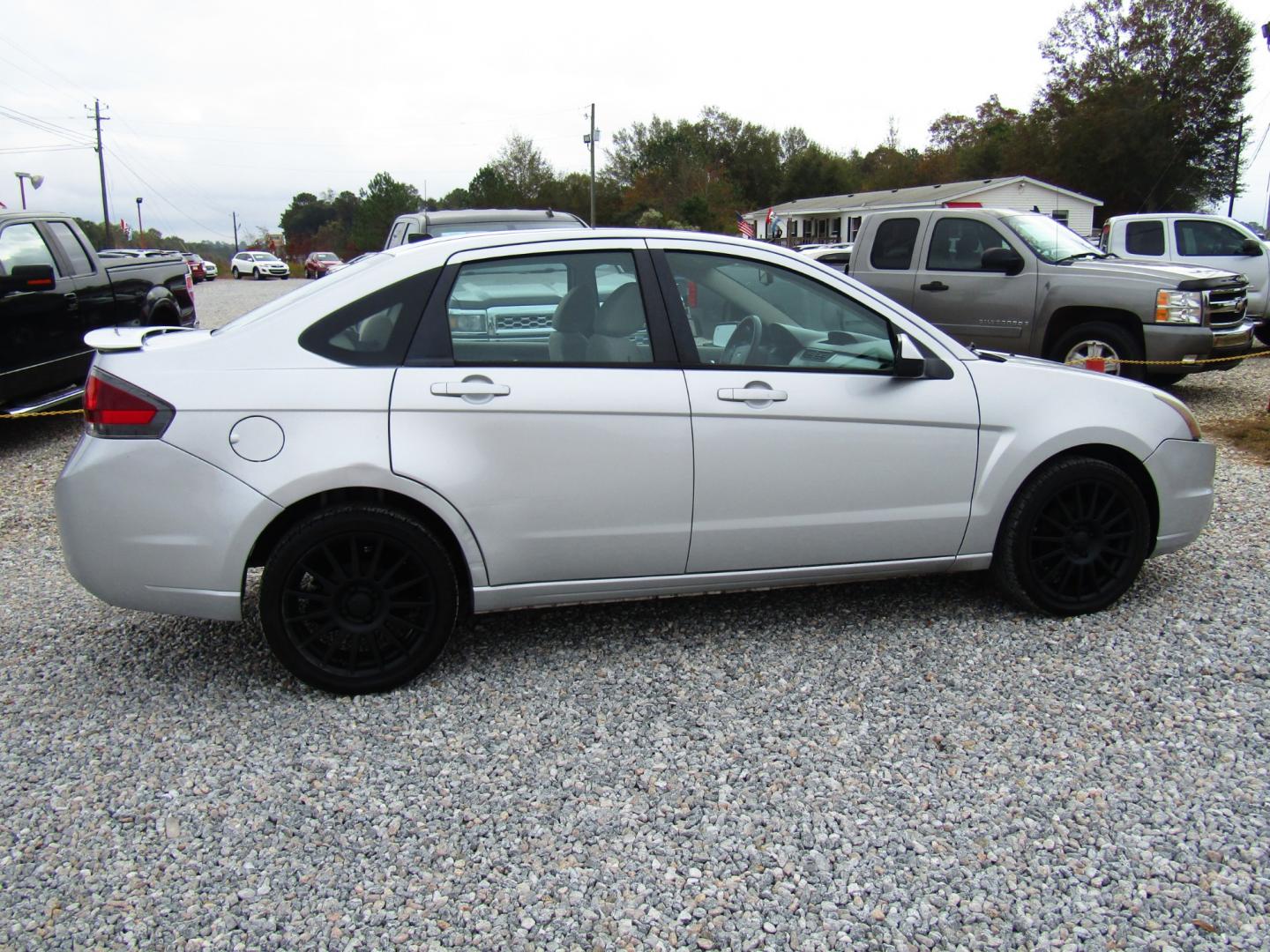 2011 Silver /Gray Ford Focus SES Sedan (1FAHP3GN4BW) with an 2.0L L4 DOHC 16V engine, Automatic transmission, located at 15016 S Hwy 231, Midland City, AL, 36350, (334) 983-3001, 31.306210, -85.495277 - Photo#6